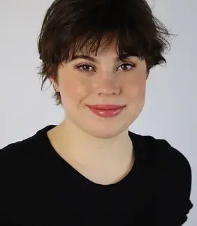 Caroline Perry headshot