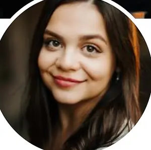 Emily Thomas headshot