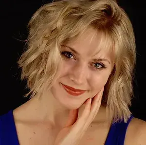 Nicole Alexakos headshot